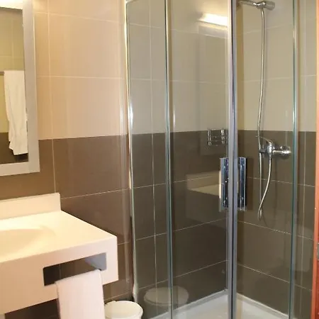 D. Dinis לייריה